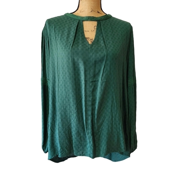 3/$25 Maurices Keyhole Neck Tunic Emerald Blouse - Small - Picture 2 of 8